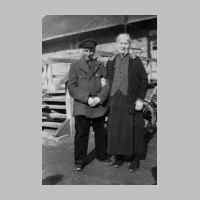 022-0361 Goldbach 1940. Fritz Albrozeit mit Tante Haane.jpg